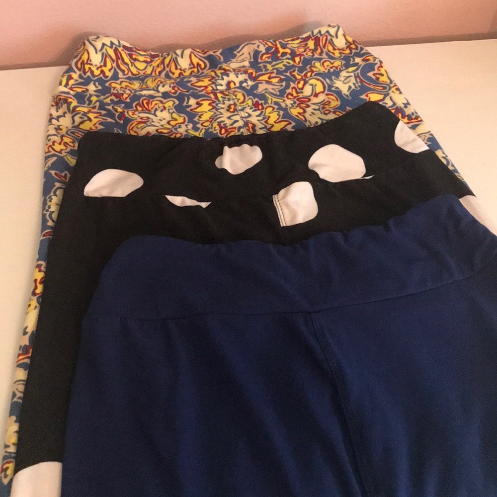 2 pairs of Lularoe OS leggings